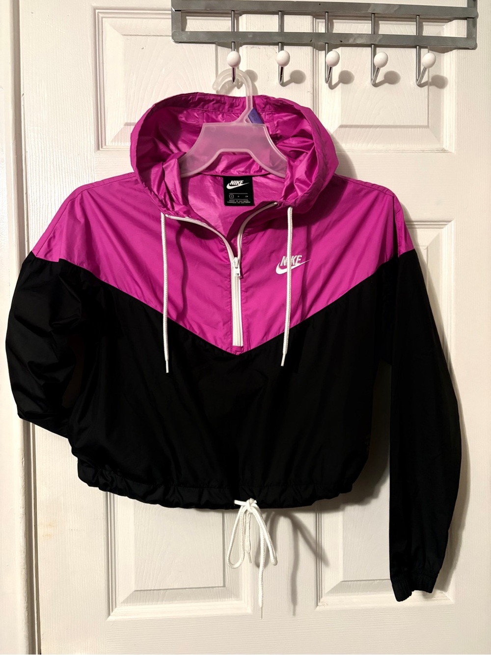 Nike Two-Tone Cropped & Hooded Windbreaker Jacket (style code AR2511-011) NEW!